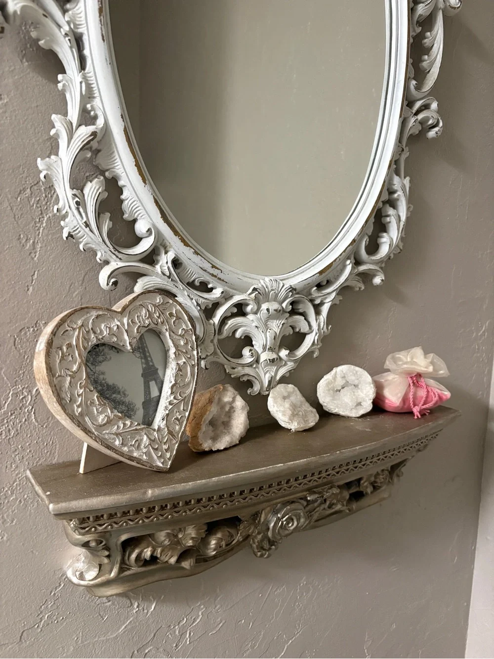 Decorative Wall Shelf in Gold - Elegant Floral Accent